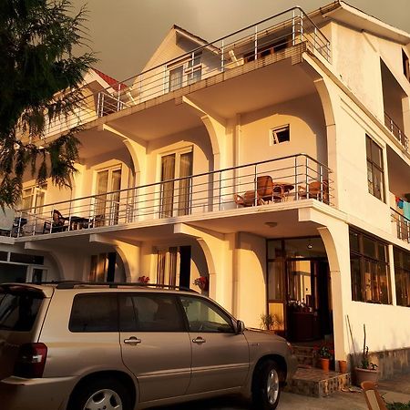 מלון קבריאטי Rezo'S House מראה חיצוני תמונה
