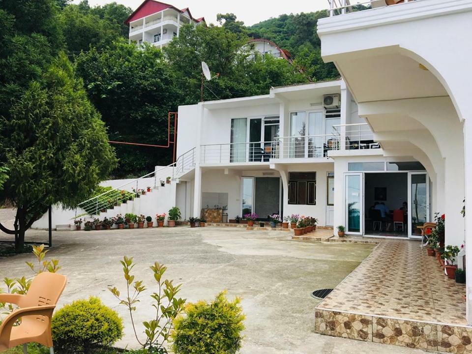 מלון קבריאטי Rezo'S House מראה חיצוני תמונה